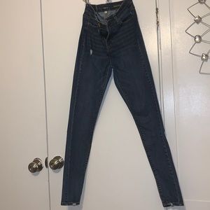 Distressed skinny jeans